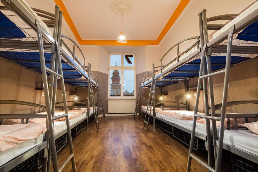 Hostel Rynek 7 คราคูฟ ภายนอก รูปภาพ